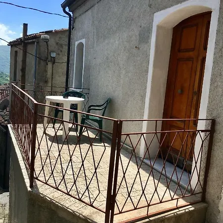 La Via Di Fuga Apartment *